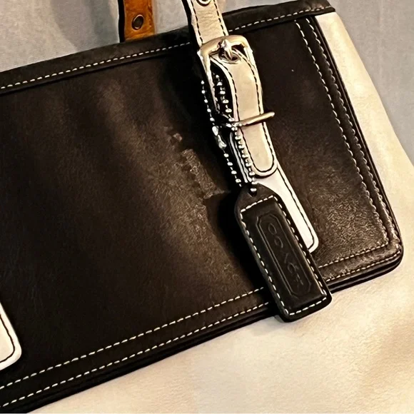 Coach - Picture 13 of 14